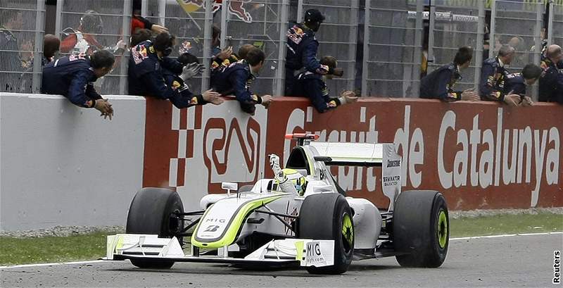 Jenson Button z Brawn GP se raduje z vítzství pi VC panlska