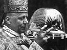Kardinl Josef Beran s lebkou sv. Vojtcha