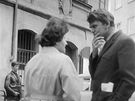 Milan Kundera v erotickém ráji - na rohu ulic Bartolomjská a Na Pertýn v srpnu 1969