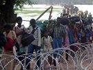 Tisíce lidí utíkají z oblasti boj vládních voják s tamilskými separatisty