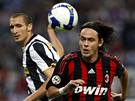 AC Milán - Juventus: domácí Filippo Inzaghi (vpravo) vs. Giorgio Chiellini