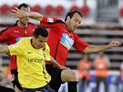 Mallorca - FC Barcelona: hostující Pedro (vlevo) bojuje s Joemim Gonzalezem