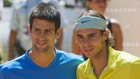Novak Djokovi (vlevo) a Rafael Nadal