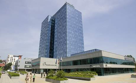 Za pronájem budovy Tokovo zaplatí NKÚ ron 77,6 milionu korun.