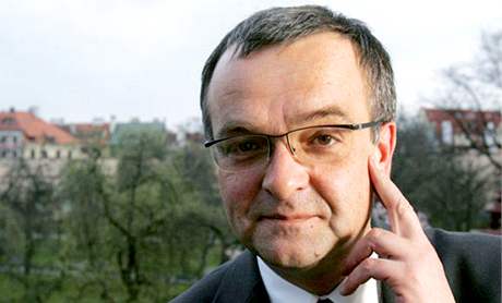 Exministr financí Kalousek chce volie pilákat i na kníete Schwarzenberga.