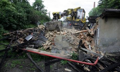 Demolice vyplenho domu ve Vtkov (29.5.2009)