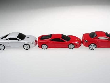Auto-mobil ve stylu Ferrari, Mercedes a Audi