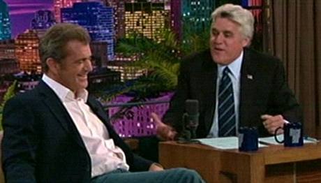 Herec Mel Gibson u modertora Jay Lena v jeho talkshow na NBC.