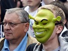 Demonstrant Shrek na "vajíkovém" mítinku SSD v Praze na Andlu (27. kvtna 2009)