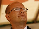 Bohuslav Sobotka zasaený vejci na mítinku SSD v Praze na Andlu (27. kvtna 2009)