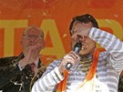 Jií Paroubek zasaený vejci na mítinku SSD v Praze na Andlu (27. kvtna 2009)