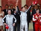 Jenson Button (uprosted), Rubens Barrichello (vlevo), Kimi Räikkonen (vpravo).