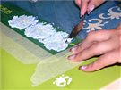 Tenkou ablonu mete pouít i pro nanáení speciální gelové emulze s plastovými prhlednými kulikami, pojmenované jednodue kaviár.