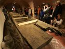Peprava devné kupecké lod staré asi ti tisíce let z nádvoí Vlastivdného muzea Olomouc do depozitáe vzdáleného necelou stovku metr.