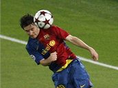 Barcelona - Manchester: Lionel Messi hlavikuje