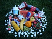 Zdaňte sladké nápoje a ubude obezity, radí experti. Nesmysl, kontrují výrobci