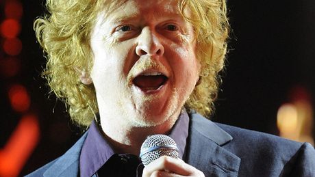 Takhle se loni louil Mick Hucknall s eskými fanouky. Jak to bude vypadat letos?