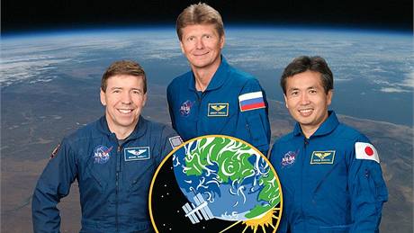 Posádka ISS: Mike Barratt, Gennadij Padalka, Koii Wakata