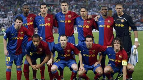 Fotbalisté Barcelony naruují nadvládu anglických celk.