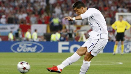 Cristiano Ronaldo se dohodl s Realem Madrid na estileté smlouv.