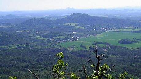 Rozhled z Klíe, v dálce Bezdz