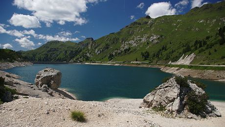 Itálie, Dolomity. Lago di Fedaia