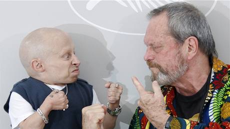 Na první roník píseckého festivalu zavítá Terry Gilliam a piveze poslední film Heatha Ledgera Imaginarium dr. Parnasse. Na fotografii je s jiným aktérem snímku Vernem Troyem.