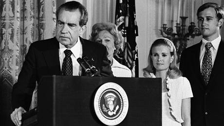 Americk prezident Richard Nixon ohlauje svou rezignaci