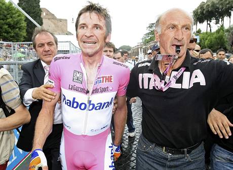 Rus Denis Meov práv vyhrál Giro dItalia.