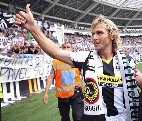 Pavel Nedvd se lou s fanouky Juventusu Turn po poslednm zpase kariry