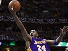Denver - LA Lakers, hostující hvzda Kobe Bryant v akci.