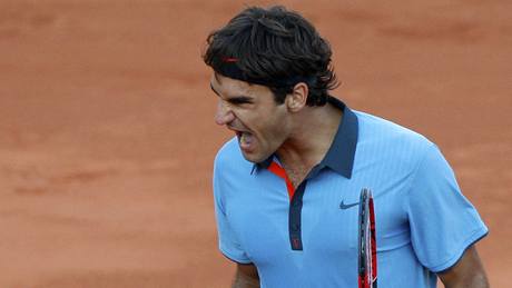Federer byl na Roland Garros t�ikrát za sebou ve finále, ale nikdy v Pa�í�i nevyhrál.