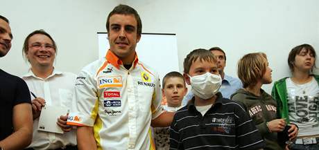 Fernando Alonso v nemocnici v Motole