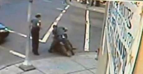 Kamera na restauraci ve mst Passaic zachytila policejní násilí
