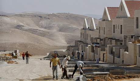 idovská osada Maaleh Adumim na Západním behu Jordánu ve výstavb