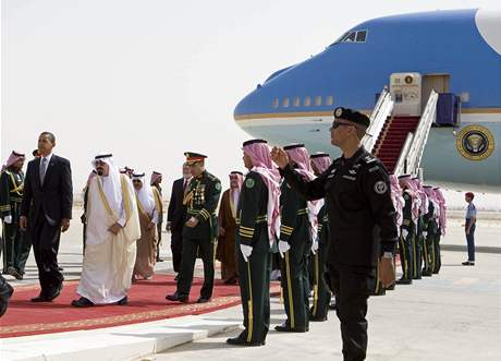 Americk prezident Barack Obama se sadskoarabskm krlem Abdullhem po pletu do Rijdu (3. ervna 2009)