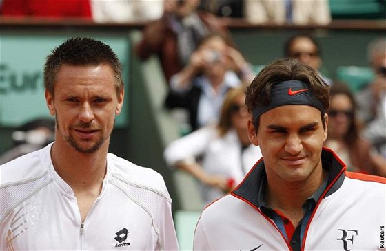 Robin Söderling (vlevo) loni po finále gratuloval Rogeru Federerovi. Podaí se mu letos odplata?