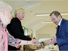 Václav Havel se zúastnil eurovoleb na Základní koly na Norbertov v Praze (5. ervna 2006)