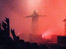 Marilyn Manson v Brn�. Fotoapar�ty produkce zak�zala, i m�di�m povolila  fotit...