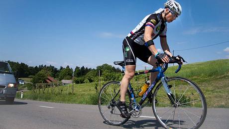Cyklistka Hana Ebertová pi extrémním závod kolem Slovinska.