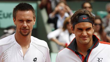 Finále Roland Garros 2009: Robin Söderling (vlevo), Roger Federer