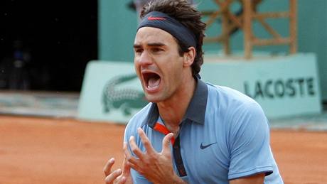 Roger Federer se raduje z triumfu na Roland Garros 2009