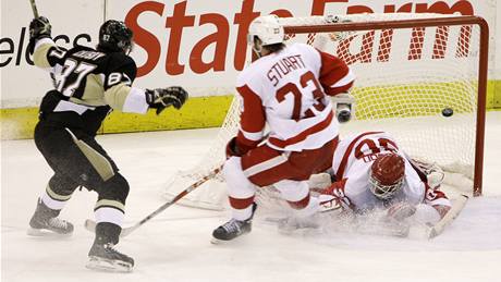 Pittsburgh - Detroit; Crosby, Stuart, Osgood