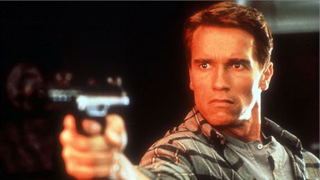 Arnold Schwarzenegger v kultovním snímku Total Recall. Kdo ho nahradí v nové verzi filmu, zatím není jasné.