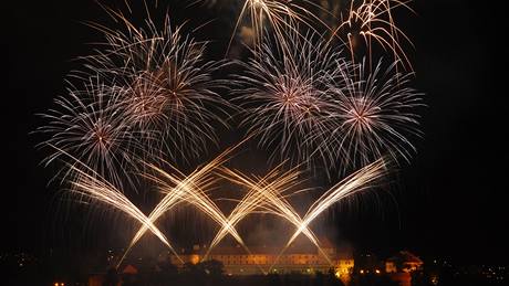 Oh�ostroj skupiny Flash Barrandov SFX nad brn�nským hradem �pilberkem