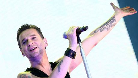 Dave Gahan v kvtnu podstoupil kvli rakovin operaci.