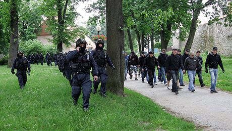 Policie zasahuje v Jihlav proti pochodu neonacist (6. ervna 2009)