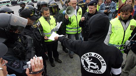 Tajemník radnice Lubomír Dohnal zakazuje pochod neonacist v Jihlav (6. ervna 2009)