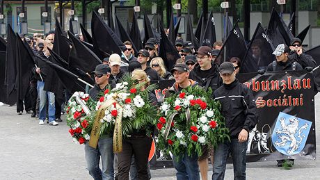 Neonacisté pochodují Jihlavou (6. ervna 2009)