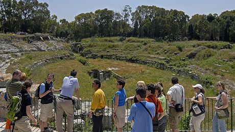 Itálie, Sicílie. Ruiny římského amfiteátru v Syrakusách